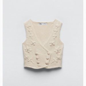 Knitted sweater vest